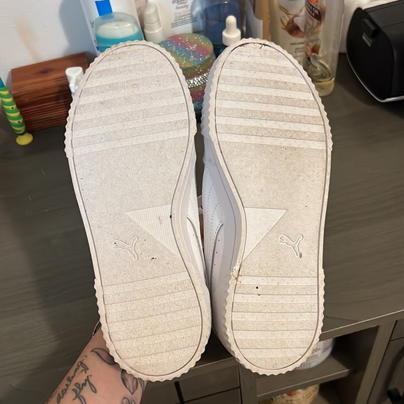 Woman’s Shoes - Picture 4 of 5